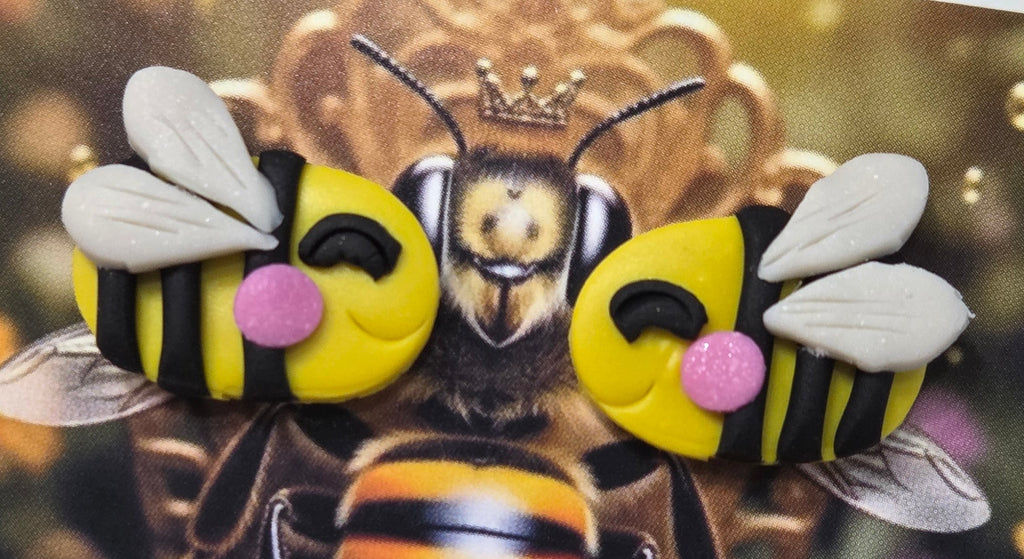 HAPPY BEE STUD EARRINGS!