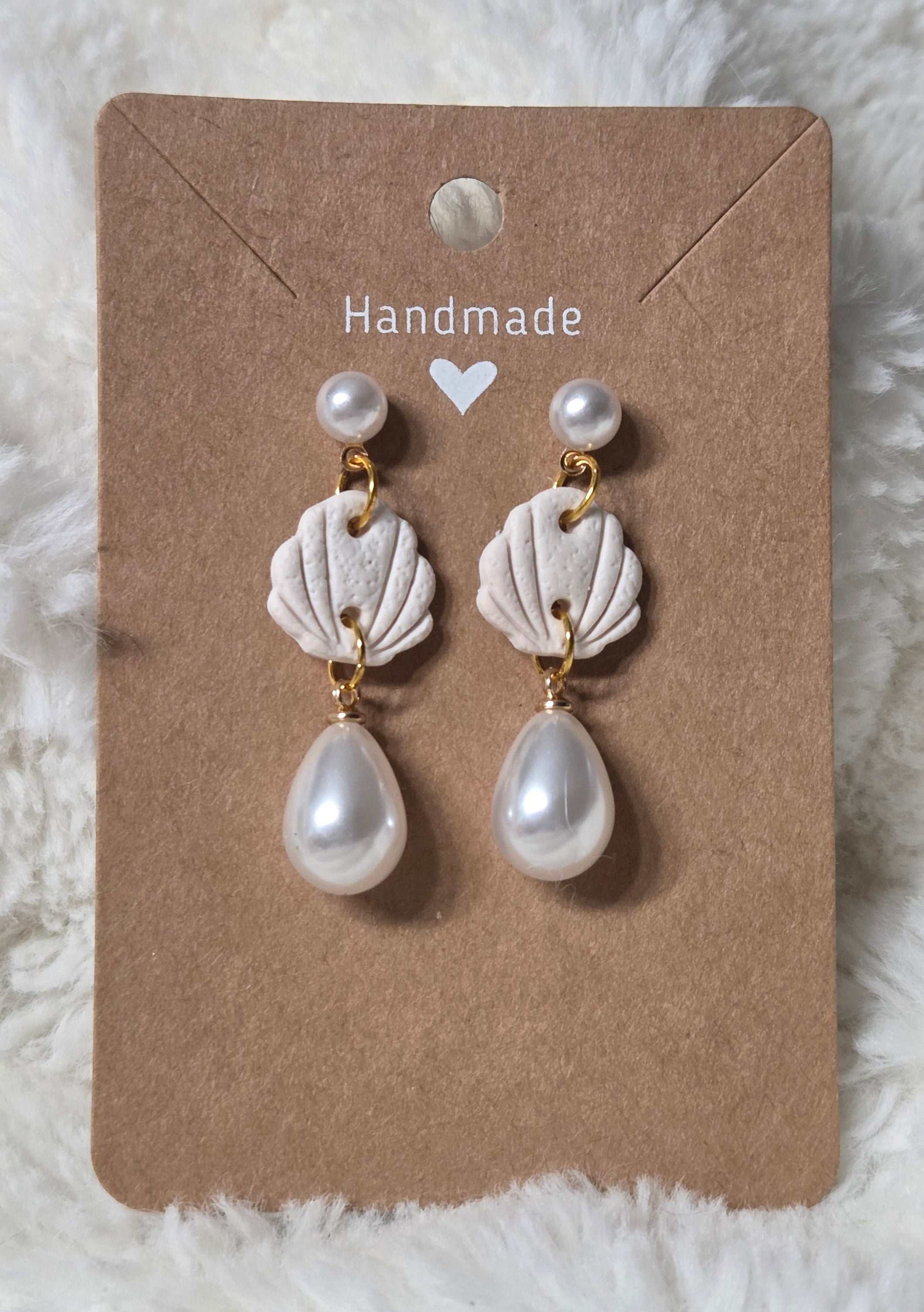 SEASHELL PEARL DROP STUD EARRING!