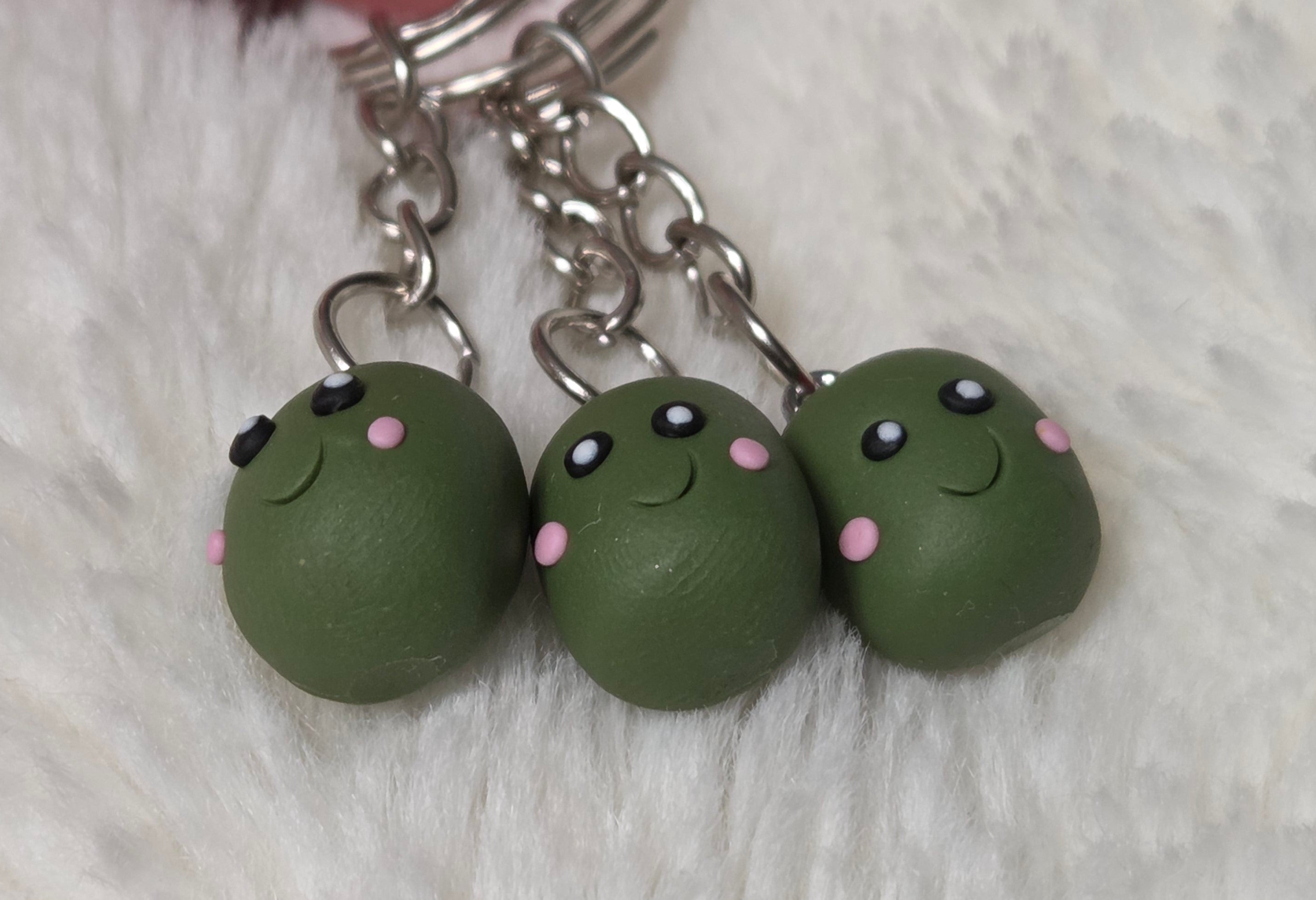 HAPPY OLIVE KEYCHAIN!