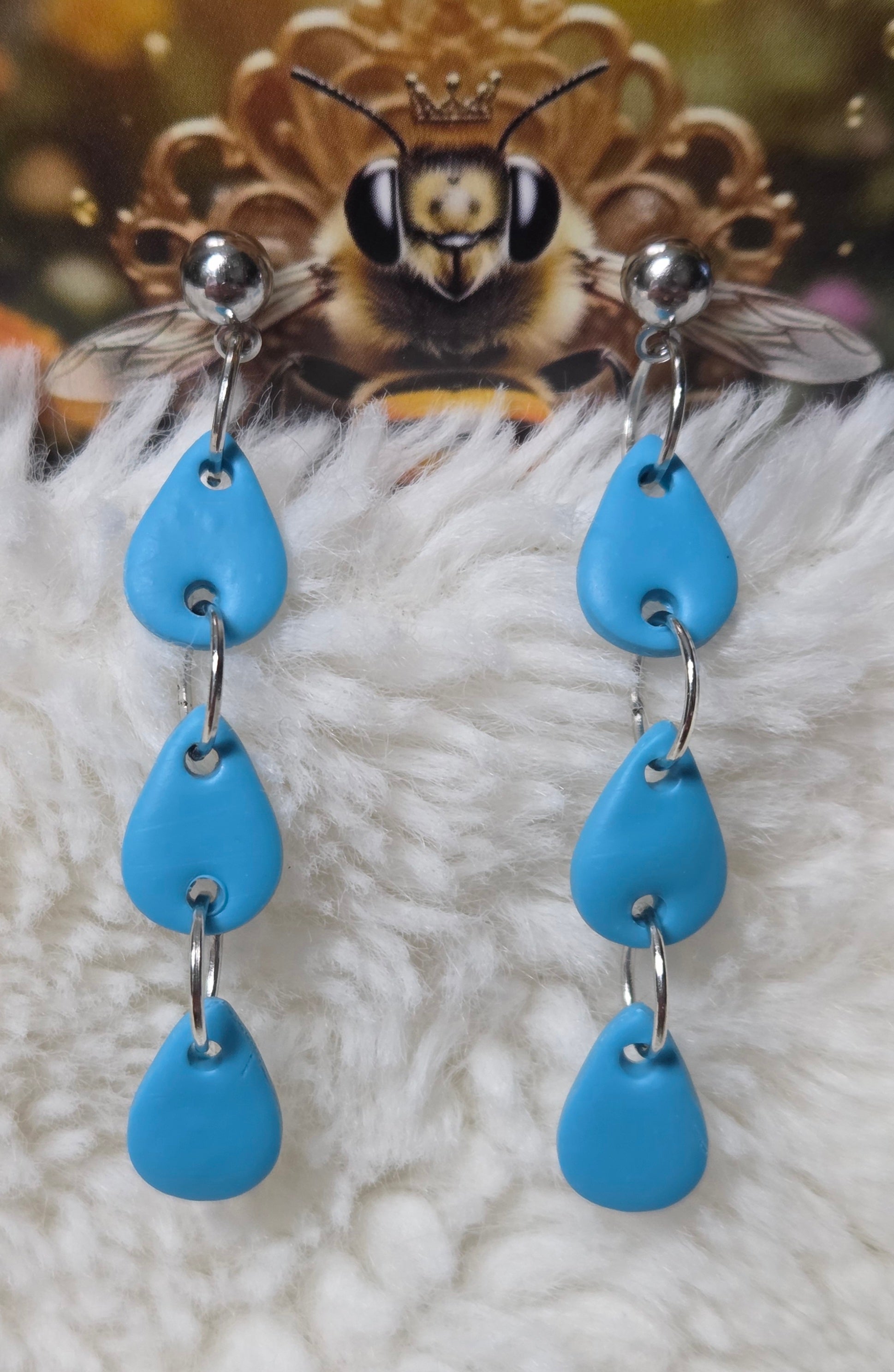 TRIPPLE WATER DROP STUD DANGLE EARRING!