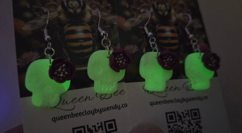 Glow in the dark skull 💀. Dangle earring!